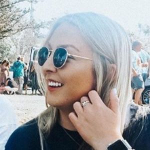 Meet your Posher, Caitlin